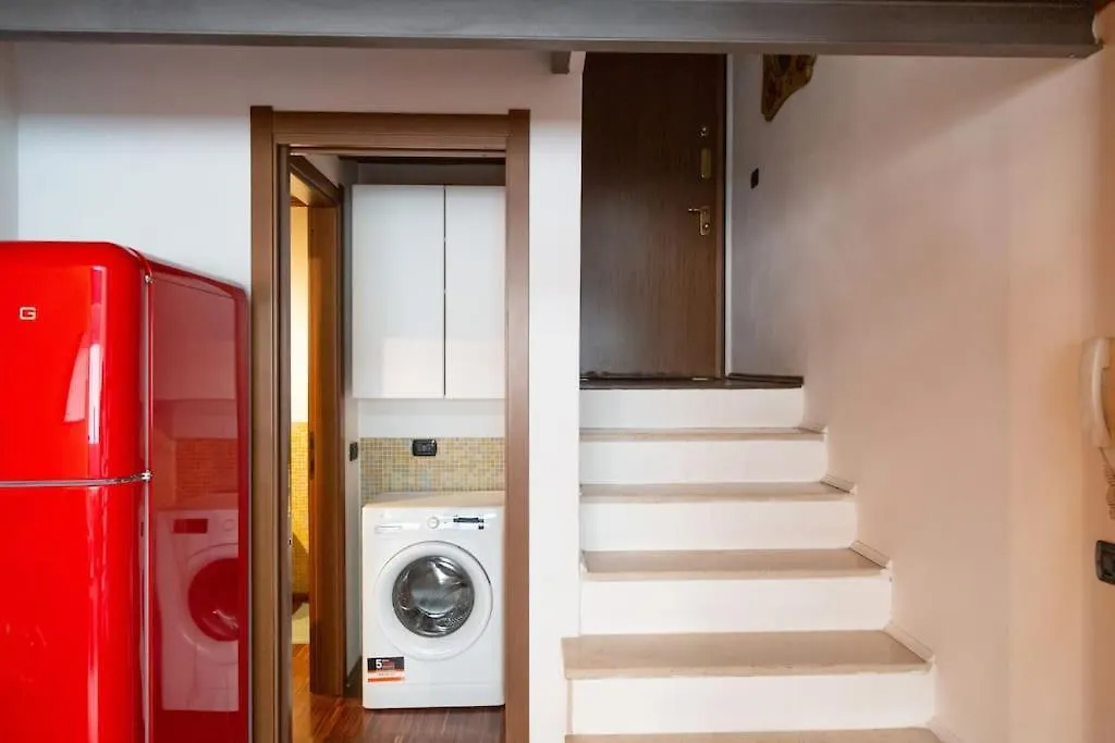 2 Min Da Porta Genova - Elegante Bilocale Apartment Milan 0*,  Italy